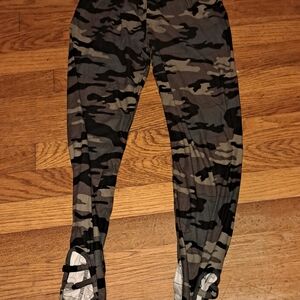 Bobbie Brooks Camouflage Leggings - Black and Tan